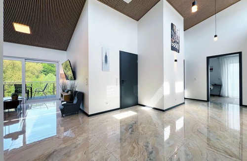 Wachtberg Apartamento | Luxurious 4-room penthouse with jacuzzi, roof terrace, parking space, e-charging station