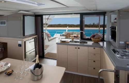 Key West Alquiler De Eote | Luxurious 40' Sailing Yacht located in a beautiful resort! VRBO NEW OFFER!