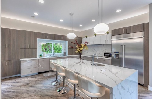 Middletown Casa | 4200 pies cuadrados de lujo de 5 dormitorios de Mediterannean