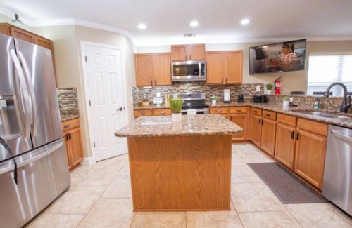 Medina Valley Casa | Luxurious 4bdrm/13 guest home near Lackland AFB BMT/SeaWorld/Downtown