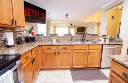 Medina Valley Casa | Luxurious 4bdrm/13 guest home near Lackland AFB BMT/SeaWorld/Downtown