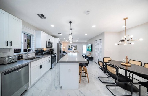 Little Haiti Apartamento | Luxurious 4BR Miami Home With Large Patio & Outdoor Space!
