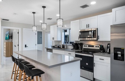 Little Haiti Apartamento | Luxurious 4BR Miami Home With Large Patio & Outdoor Space!