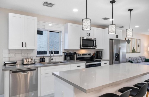 Little Haiti Apartamento | Luxurious 4BR Miami Home With Large Patio & Outdoor Space!