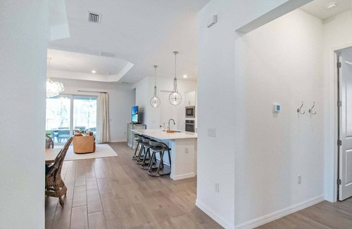 Venice Casa | Luxurious 4BR pool home in Wellen Park - Florida Sanctuary