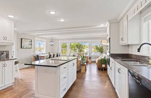 Cape Porpoise Casa | Luxurious 5 bedroom on the ocean with dock and kayaks