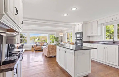 Cape Porpoise Casa | Luxurious 5 bedroom on the ocean with dock and kayaks
