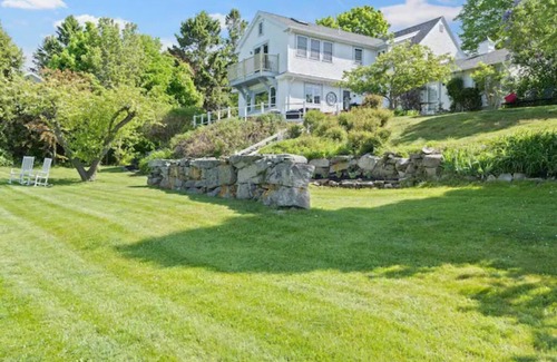 Cape Porpoise Casa | Luxurious 5 bedroom on the ocean with dock and kayaks