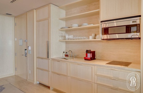 Bal Harbour Condominio | Luxurious 5 Star Beachfront Paradise 2 Balconies