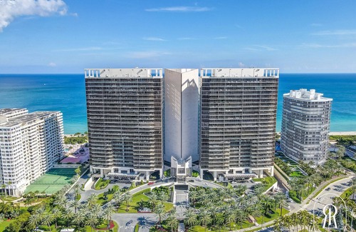 Bal Harbour Condominio | Luxurious 5 Star Beachfront Paradise 2 Balconies