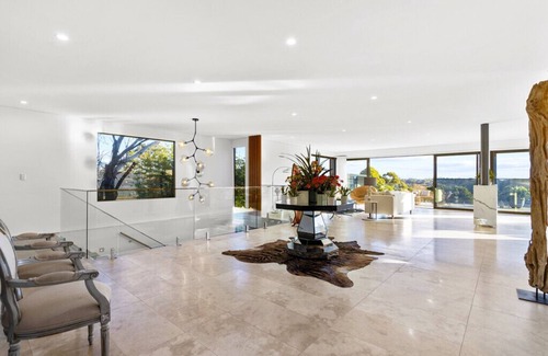 Forestville Casa | Luxurious 5Bed Sydney Escape w/Pool & Scenic Views- Perfect for Getaway/Retreat