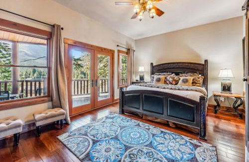 Blue River Casa | Luxurious 5BDR Getaway with Hot Tub and Mountain Views