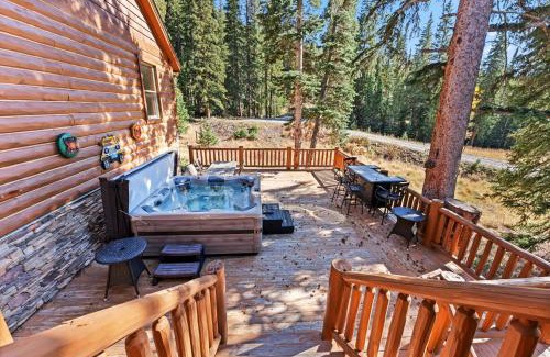 Blue River Casa | Luxurious 5BDR Getaway with Hot Tub and Mountain Views