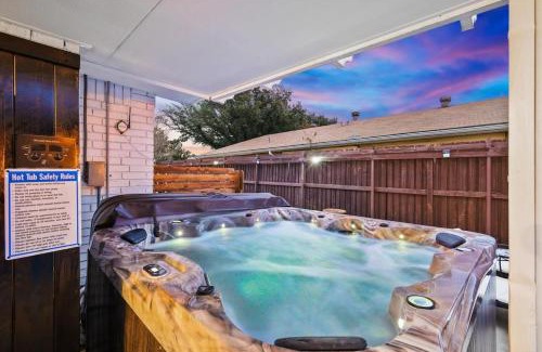 The Colony Casa | Luxurious 5BR 2BA Holiday Home with Pool, Grill, Sauna & Game Room