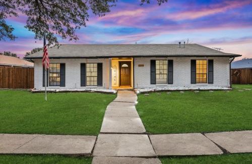 The Colony Casa | Luxurious 5BR 2BA Holiday Home with Pool, Grill, Sauna & Game Room