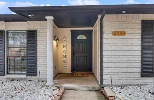 The Colony Casa | Luxurious 5BR 2BA Holiday Home with Pool, Grill, Sauna & Game Room