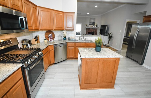 Wellborn Casa | Luxurious 5BR/3BA house in the heart of College Station