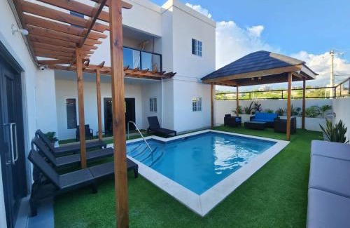 Hellshire Casa | Luxurious 6 Bed Villa Wown Pool