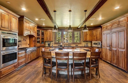 Boulder Ridge Casa | Luxurious 6BR, Hot Tub, 3Min Walk to Main Lifts