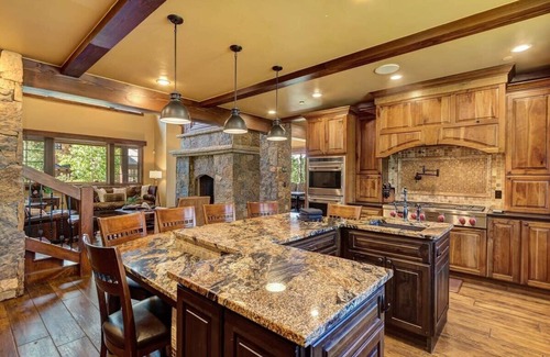 Boulder Ridge Casa | Luxurious 6BR, Hot Tub, 3Min Walk to Main Lifts