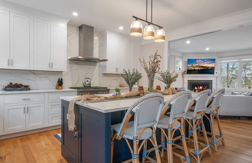 Cape Porpoise Casa | Luxurious 6BR w GuestHouse - FirePit - ChefsKitchen - 5MinsToDockSquare - Slps14