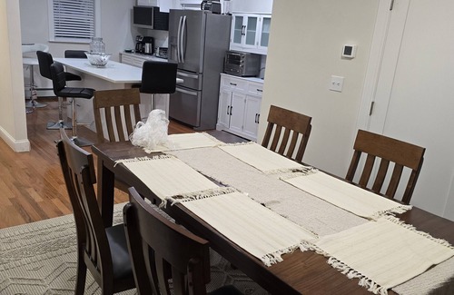 Malden Apartamento | Luxurious 8-bedrooms APT., two suites in Malden MA close to Cambridge, Boston MA