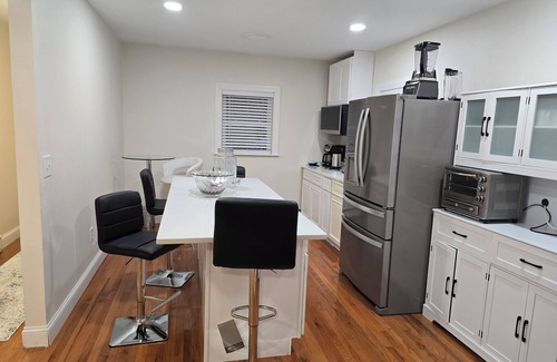 Malden Apartamento | Luxurious 8-bedrooms APT., two suites in Malden MA close to Cambridge, Boston MA