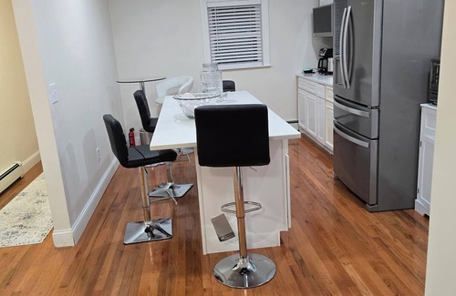 Malden Apartamento | Luxurious 8-bedrooms APT., two suites in Malden MA close to Cambridge, Boston MA