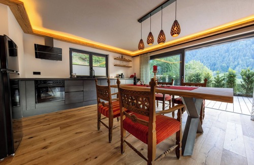 Kitzbuehel Apartamento | Luxurious Alpine retreat with sun terrace