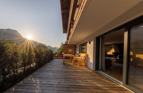 Kitzbuehel Apartamento | Luxurious Alpine retreat with sun terrace