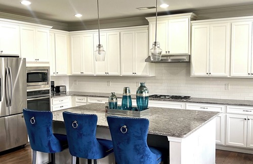 Sugar Hill Casa | Luxurious and Cozy Private Room with a King Size Bed in a Safe ,Gated Community.