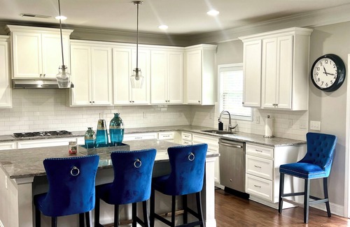 Sugar Hill Casa | Luxurious and Cozy Private Room with a King Size Bed in a Safe ,Gated Community.