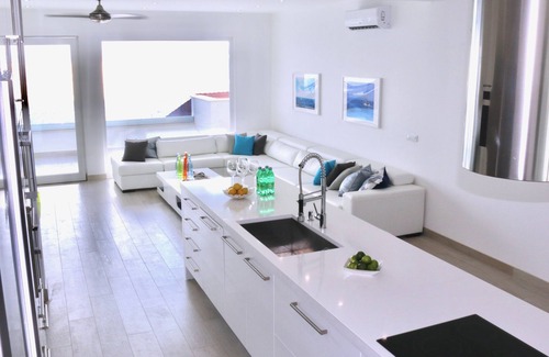 Drasnice Villa | Lujoso y moderno con piscina, roofdeck y vistas. Pasos de la playa