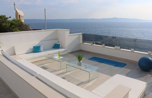 Drasnice Villa | Lujoso y moderno con piscina, roofdeck y vistas. Pasos de la playa