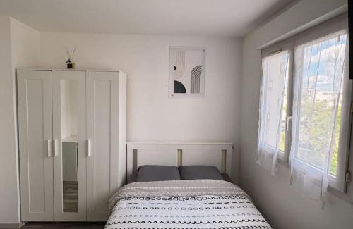 Champs-sur-Marne Apartamento | Luxurious and Stylish Studio Between Disney & Paris