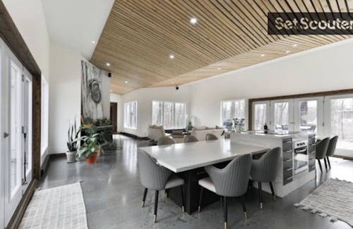 L'Ile-Bizard Casa | Luxurious and unique fully furnished Villa , tastefully decorated.