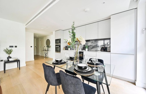 White City Apartamento | Luxurious Apartment In White City Living.