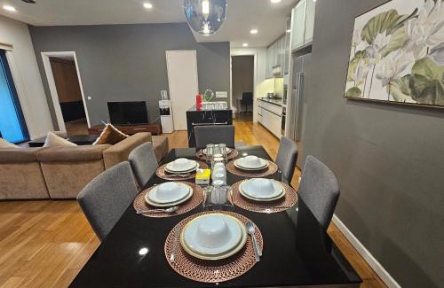 Golden Triangle Apartamento | Luxurious Apartment St Mary Residences Resort Style