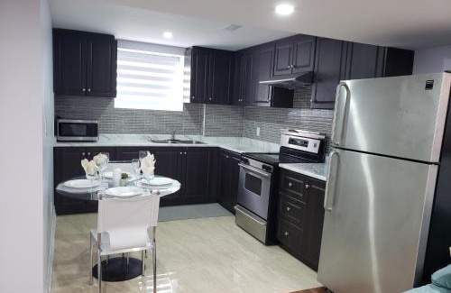 Brampton Apartamento | Luxurious Apt 2BRs-1BA Spacious Modern, with free parking