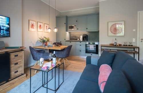Friedeburg Condominio | Luxurious Attena vacation apartment in Karl-Georgs-Forst; dogs welcome