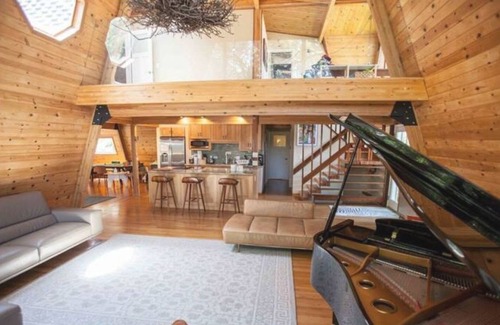 Uptown Brisbane Casa | Luxurious Bayview Treehouse: Hot Tub, 15 min to SF