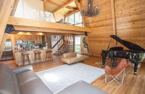 Uptown Brisbane Casa | Luxurious Bayview Treehouse: Hot Tub, 15 min to SF