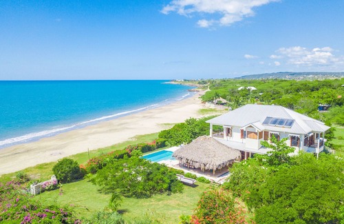 Treasure Beach Villa | De lujo frente a la playa Villa con piscina - Out of the Blue Villa
