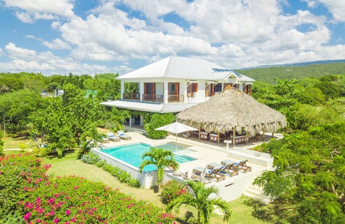 Treasure Beach Villa | De lujo frente a la playa Villa con piscina - Out of the Blue Villa