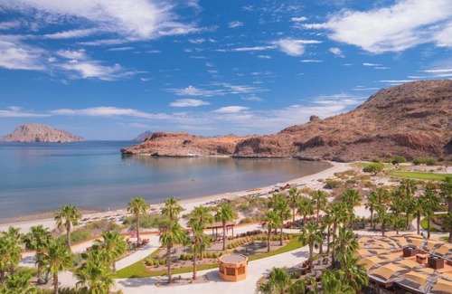 Loreto Apartamento | Luxurious Beachfront Escape in Loreto with Stunning Views