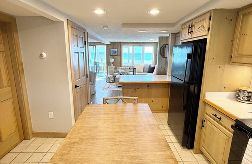 Biddeford Cabaña | Luxurious Beachfront New England Cottage