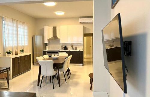 Parque Apartamento | Luxurious Beachside 3-Br Apt