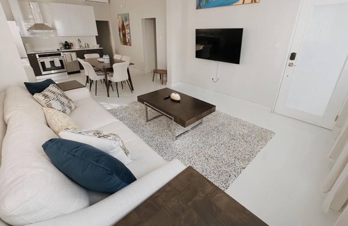Parque Apartamento | Luxurious Beachside 3-Br Apt