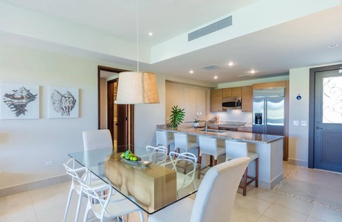 Herreras Condominio | Luxurious beachy chic villa at the St. Regis Bahia Beach