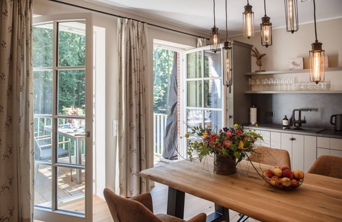 Friedeburg Apartamento | Luxurious Beninga vacation apartment in Karl-Georgs-Forst; dogs welcome